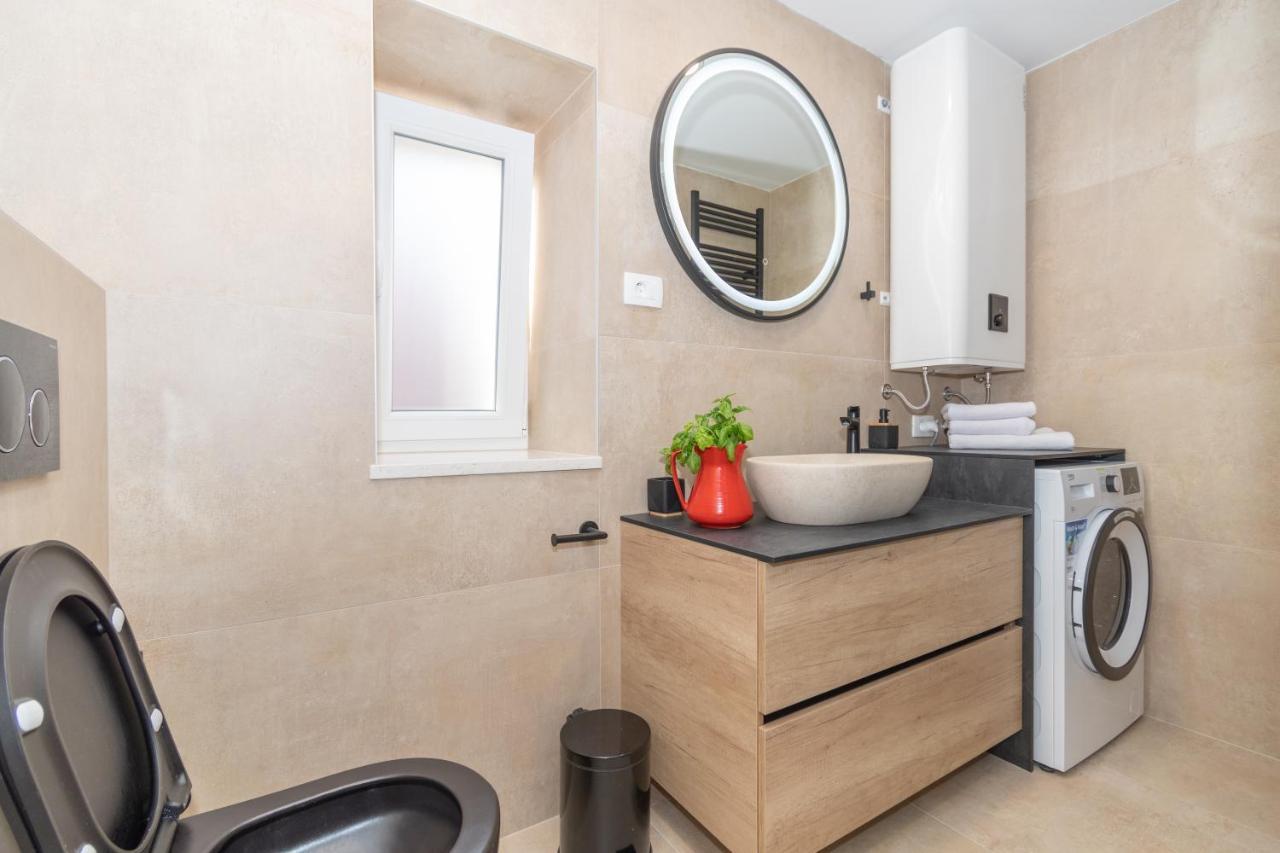 Ivka Makarska - Modern And Luxurious Oldtown Apartament ภายนอก รูปภาพ